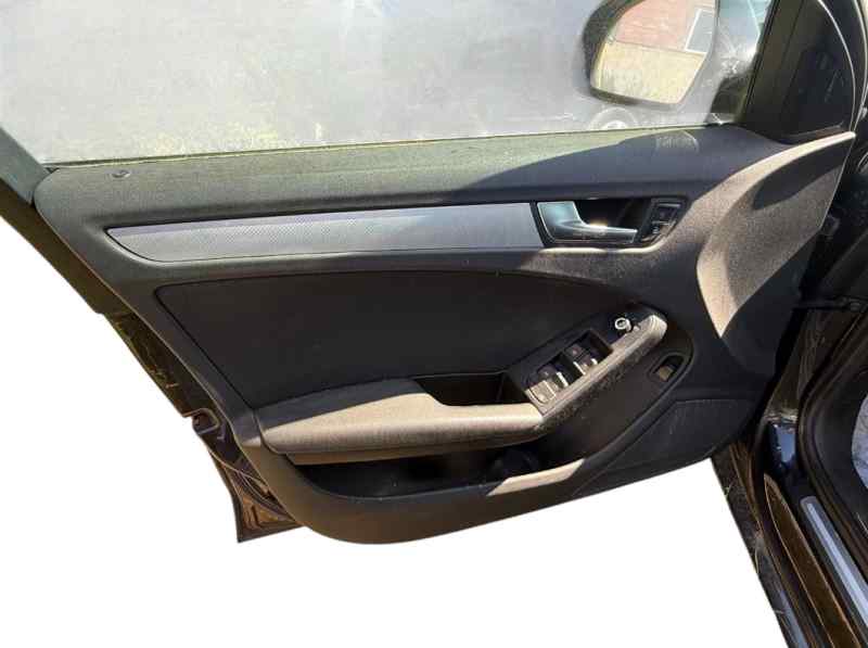 GUARNECIDO PUERTA DELANTERA IZQUIERDA