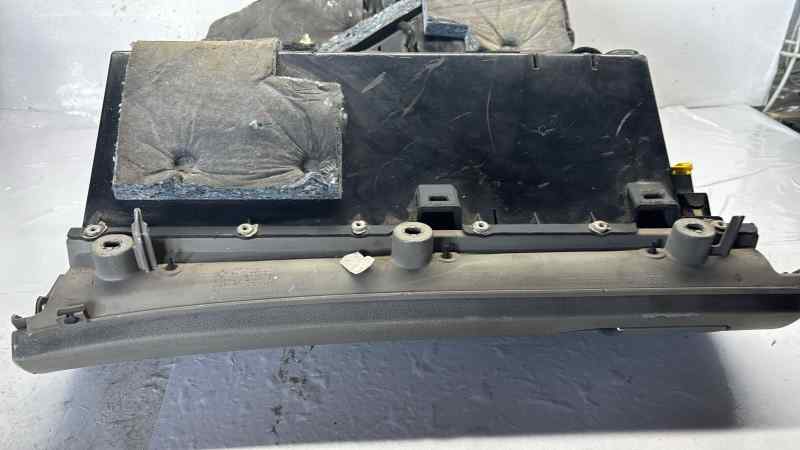 GUANTERA AUDI A4 AVANT (8E)