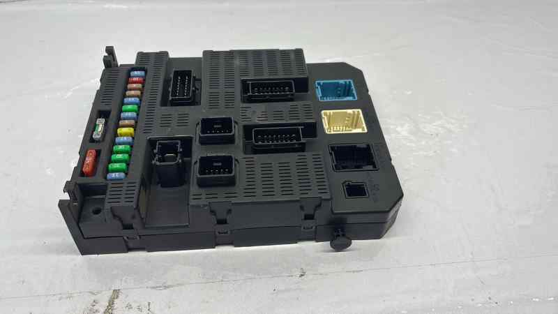 CAJA RELES - FUSIBLES