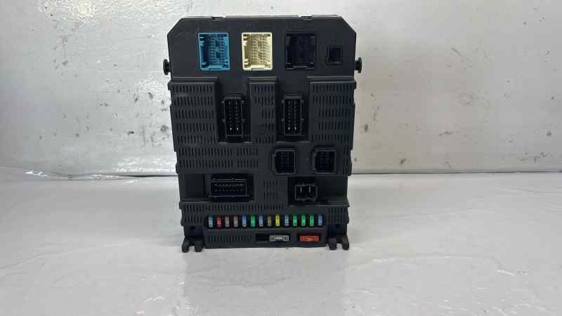 CAJA RELES - FUSIBLES