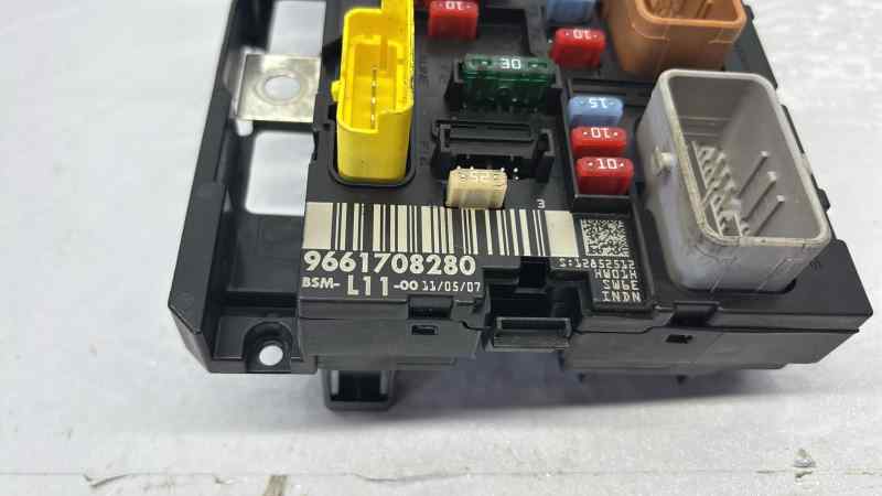 CAJA RELES - FUSIBLES