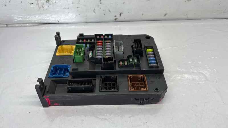 CAJA RELES - FUSIBLES