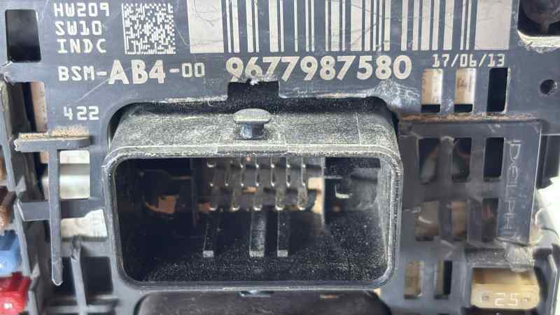 CAJA RELES - FUSIBLES