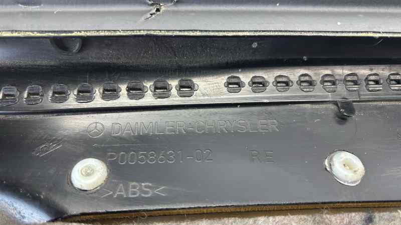 GUARNECIDO PUERTA TRASERA DERECHA