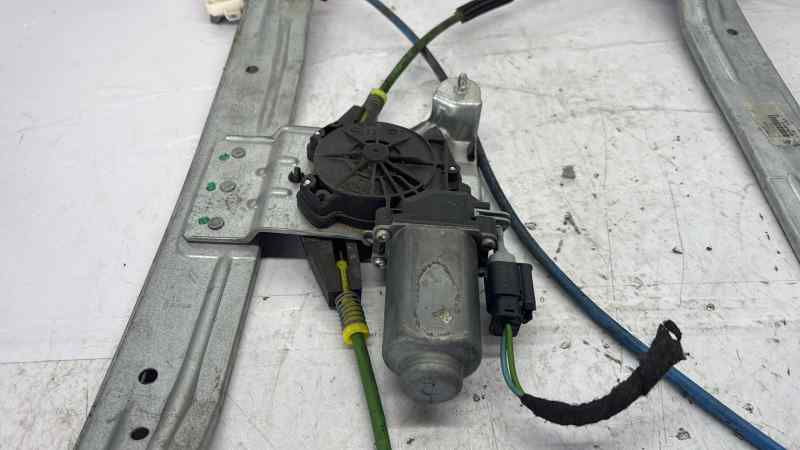 ELEVALUNAS DELANTERO DERECHO