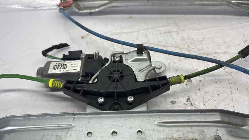 ELEVALUNAS DELANTERO DERECHO