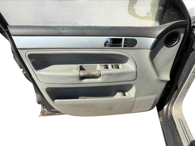 GUARNECIDO PUERTA DELANTERA IZQUIERDA