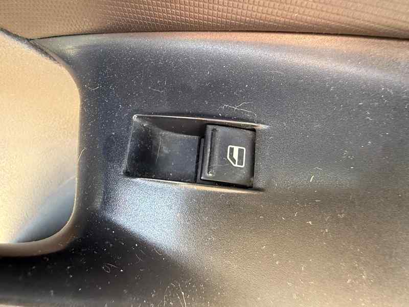 MANDO ELEVALUNAS DELANTERO DERECHO