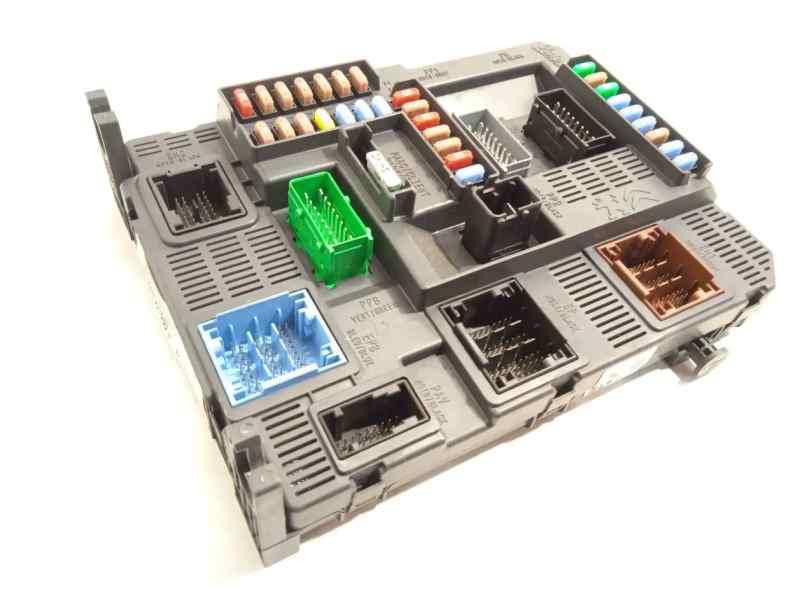 CAJA RELES - FUSIBLES