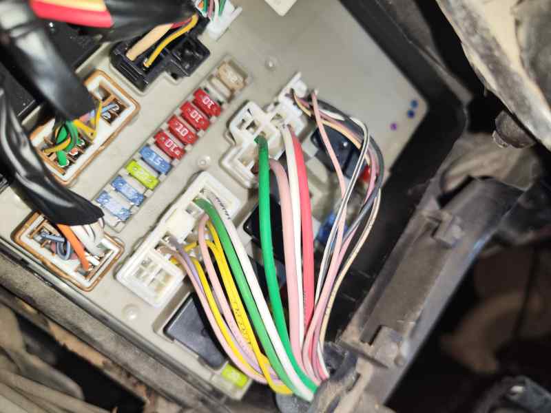 CAJA RELES - FUSIBLES