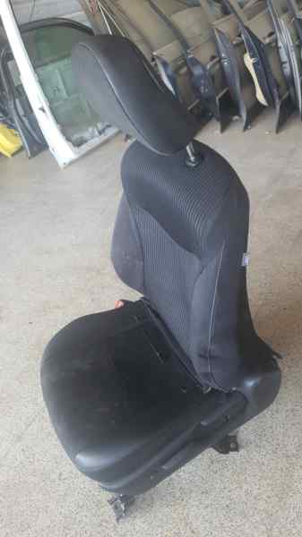 ASIENTO DELANTERO IZQUIERDO