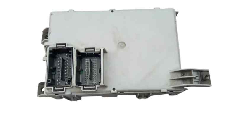 CAJA RELES - FUSIBLES