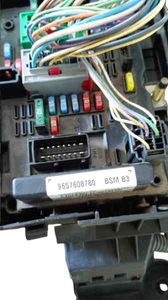 9657608780 CAJA RELES  FUSIBLES PEUGEOT 206 BERLINA