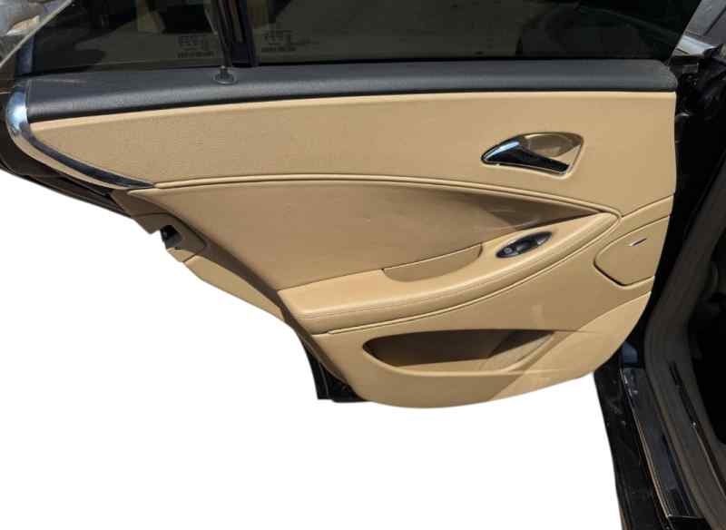 GUARNECIDO PUERTA DELANTERA IZQUIERDA