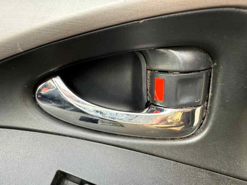 MANETA INTERIOR DELANTERA DERECHA