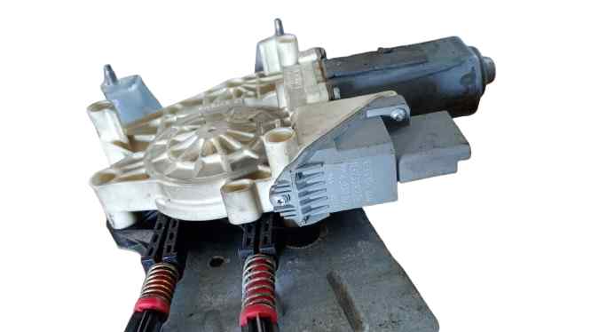 ELEVALUNAS DELANTERO IZQUIERDO