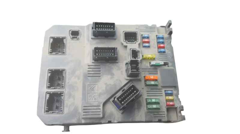 CAJA RELES - FUSIBLES