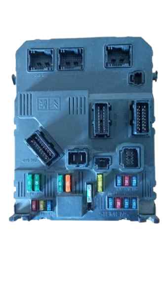 CAJA RELES - FUSIBLES