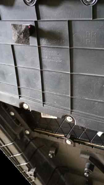 GUARNECIDO PUERTA DELANTERA DERECHA