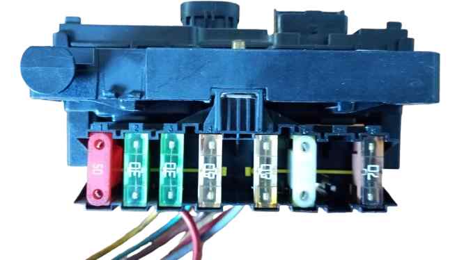 CAJA RELES - FUSIBLES