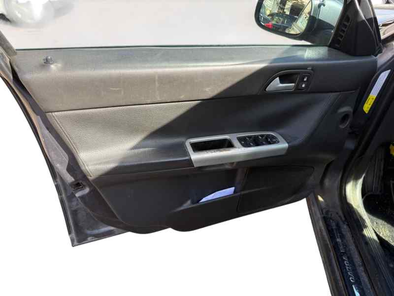 GUARNECIDO PUERTA DELANTERA IZQUIERDA