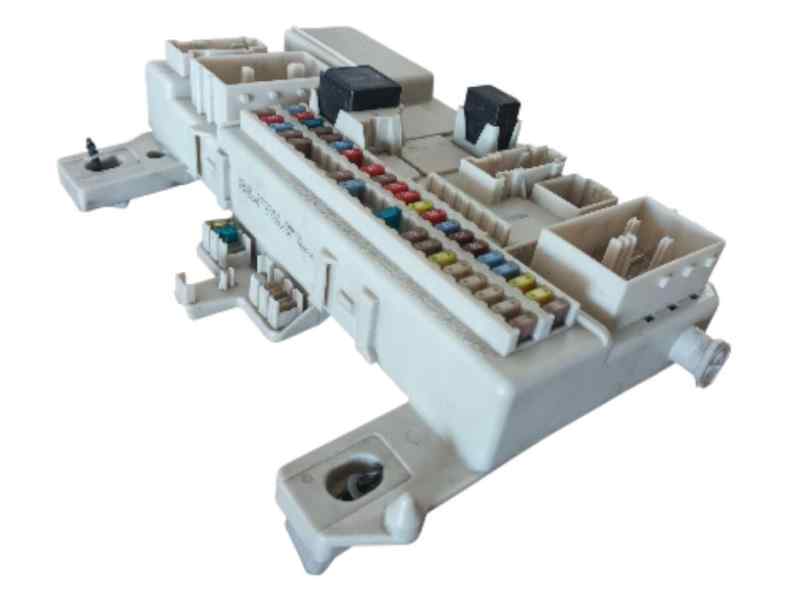 CAJA RELES - FUSIBLES
