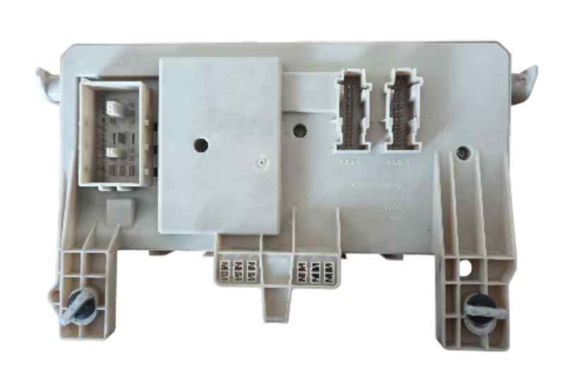 CAJA RELES - FUSIBLES