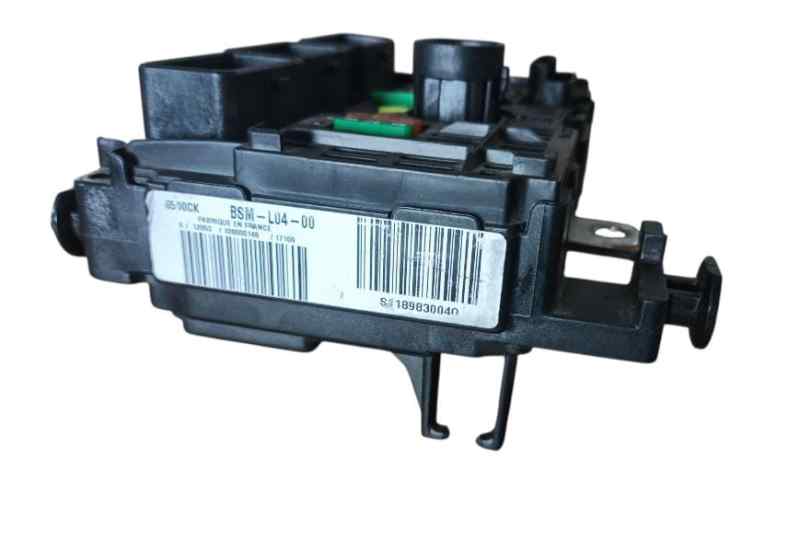 CAJA RELES - FUSIBLES