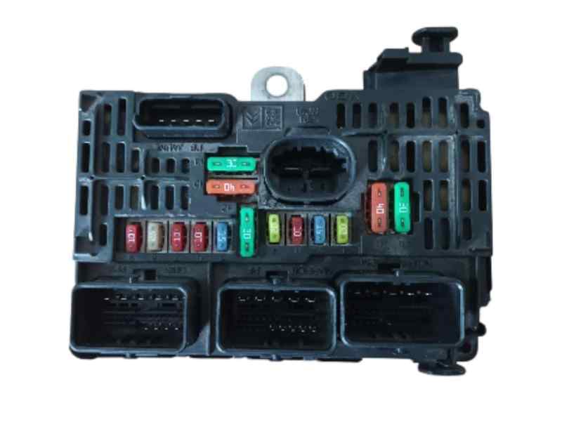 CAJA RELES - FUSIBLES