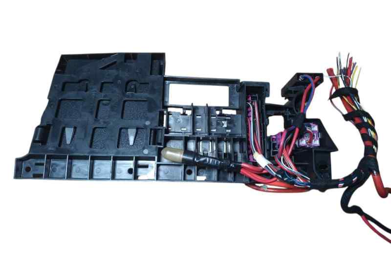 CAJA RELES - FUSIBLES