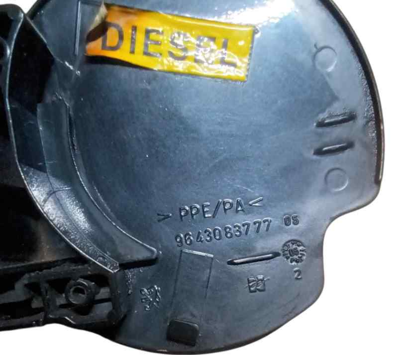 TAPA EXTERIOR COMBUSTIBLE