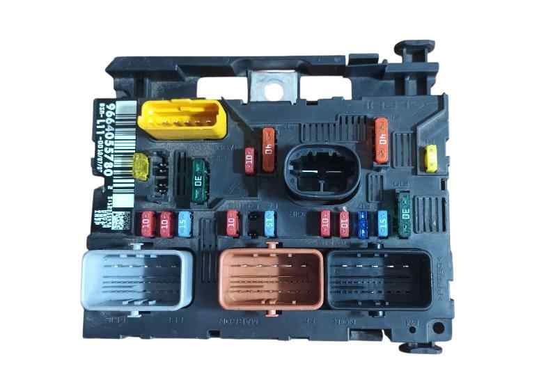 CAJA RELES  FUSIBLES