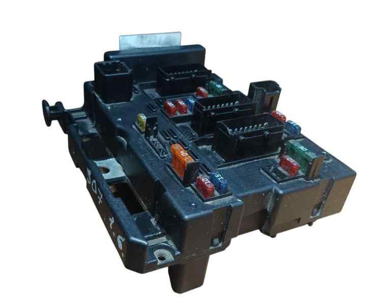 CAJA RELES  FUSIBLES