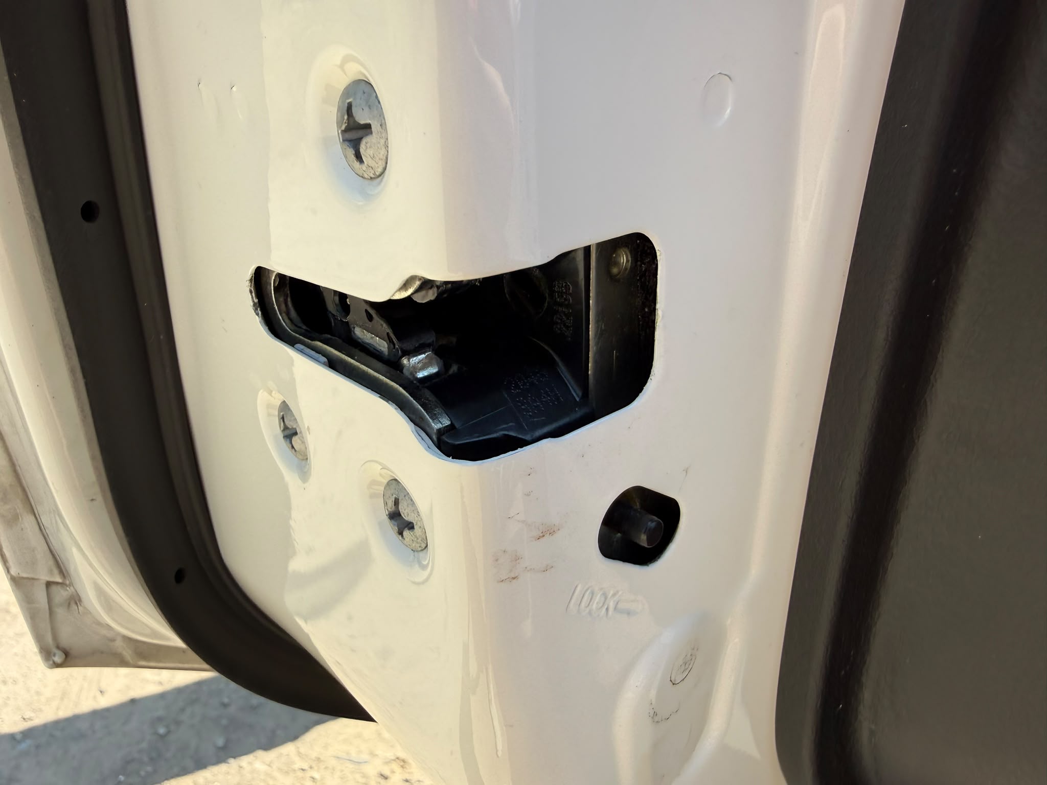 CERRADURA PUERTA TRASERA IZQUIERDA