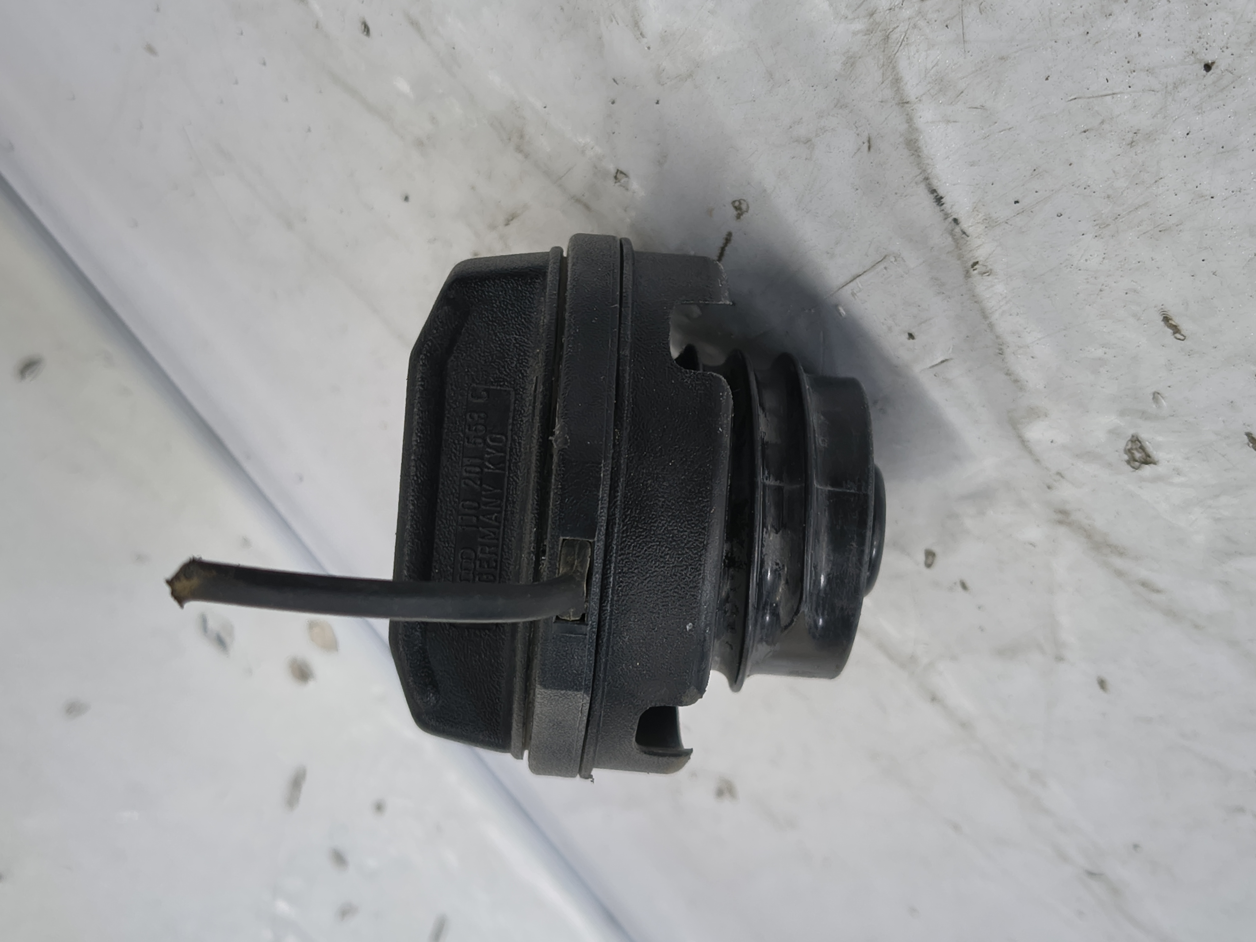 TAPON COMBUSTIBLE VOLKSWAGEN GOLF IV BERLINA (1J1) foto 3