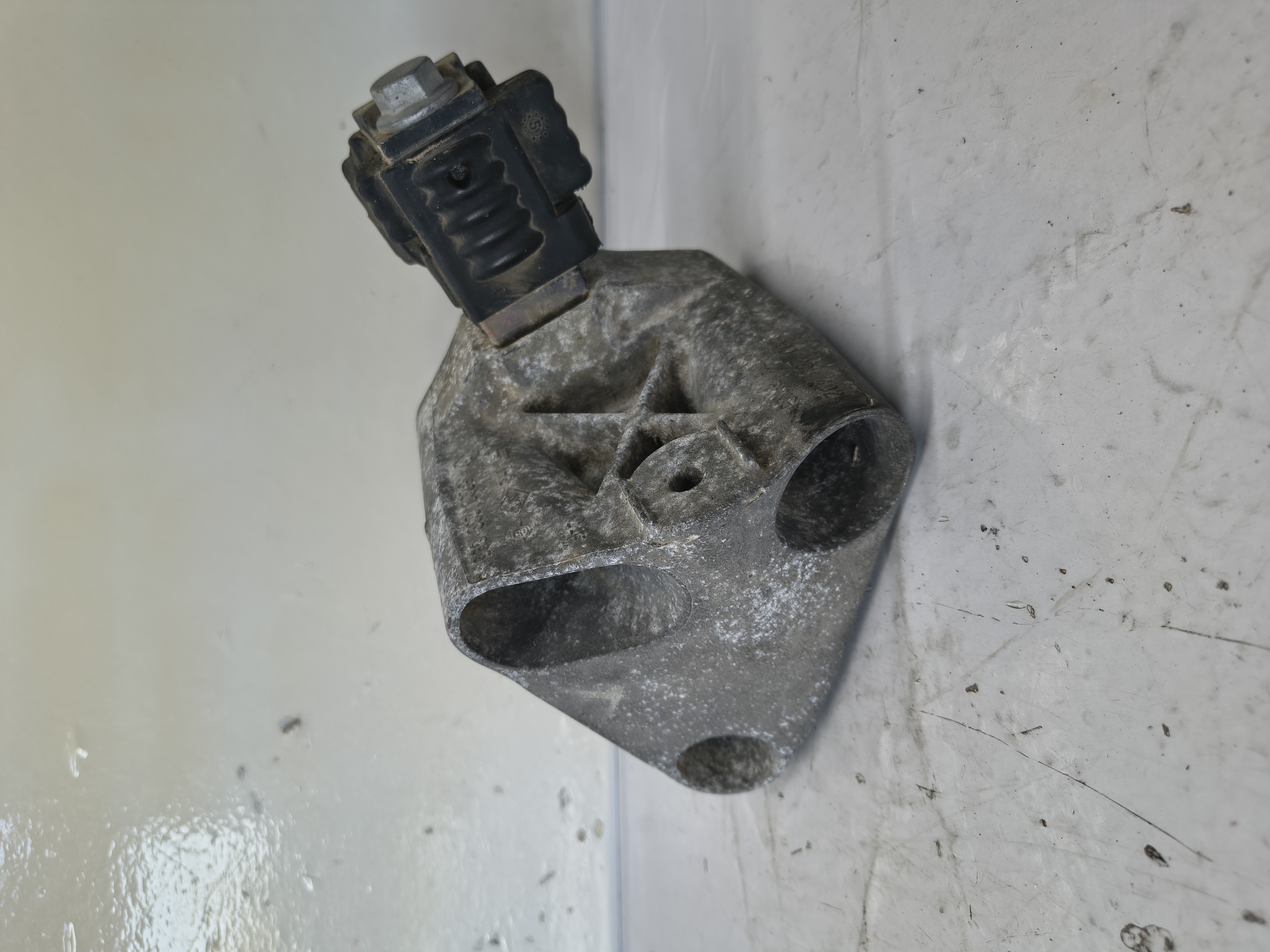 SOPORTE MOTOR DERECHO RENAULT CLIO III foto 2