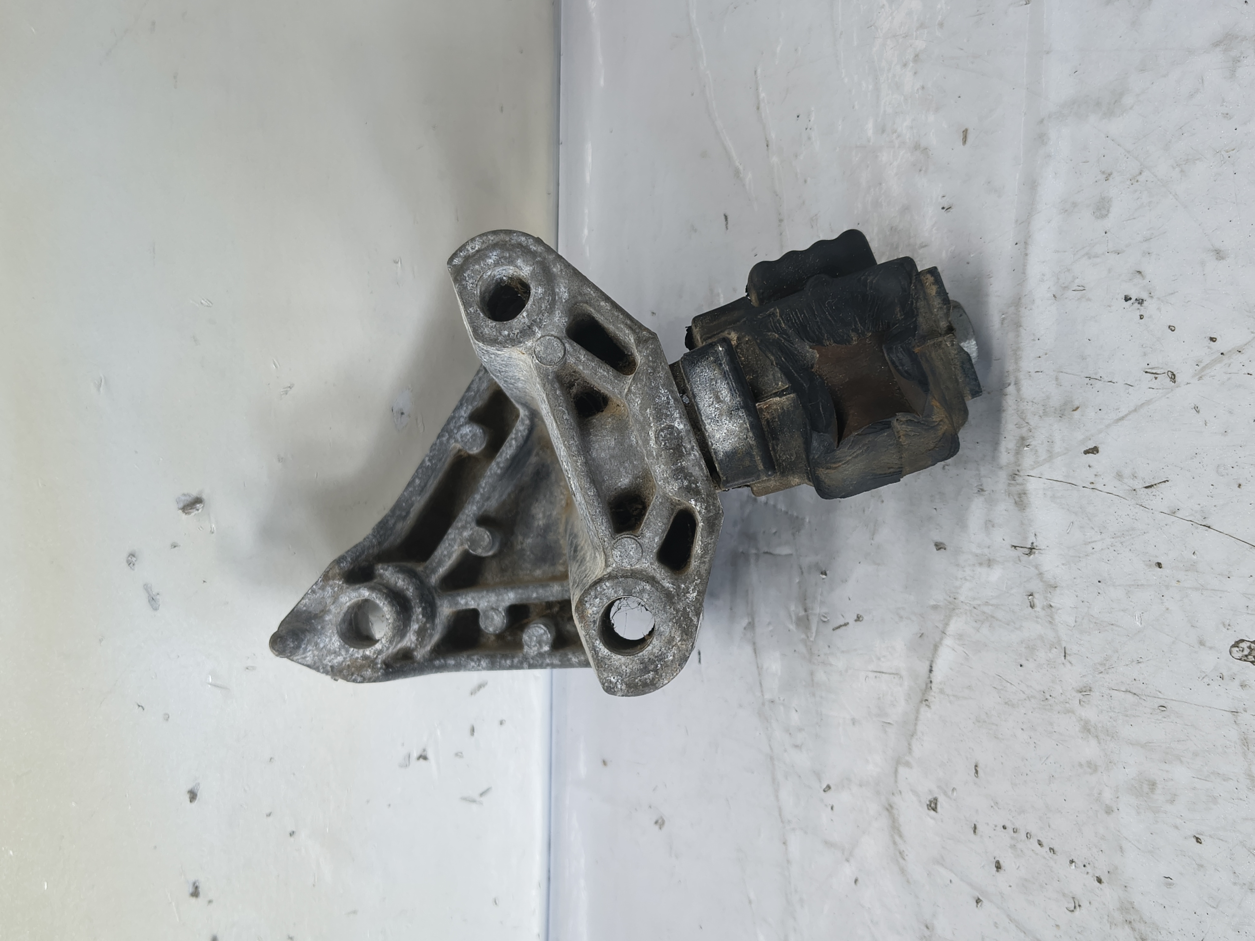 SOPORTE MOTOR DERECHO RENAULT CLIO III foto 3