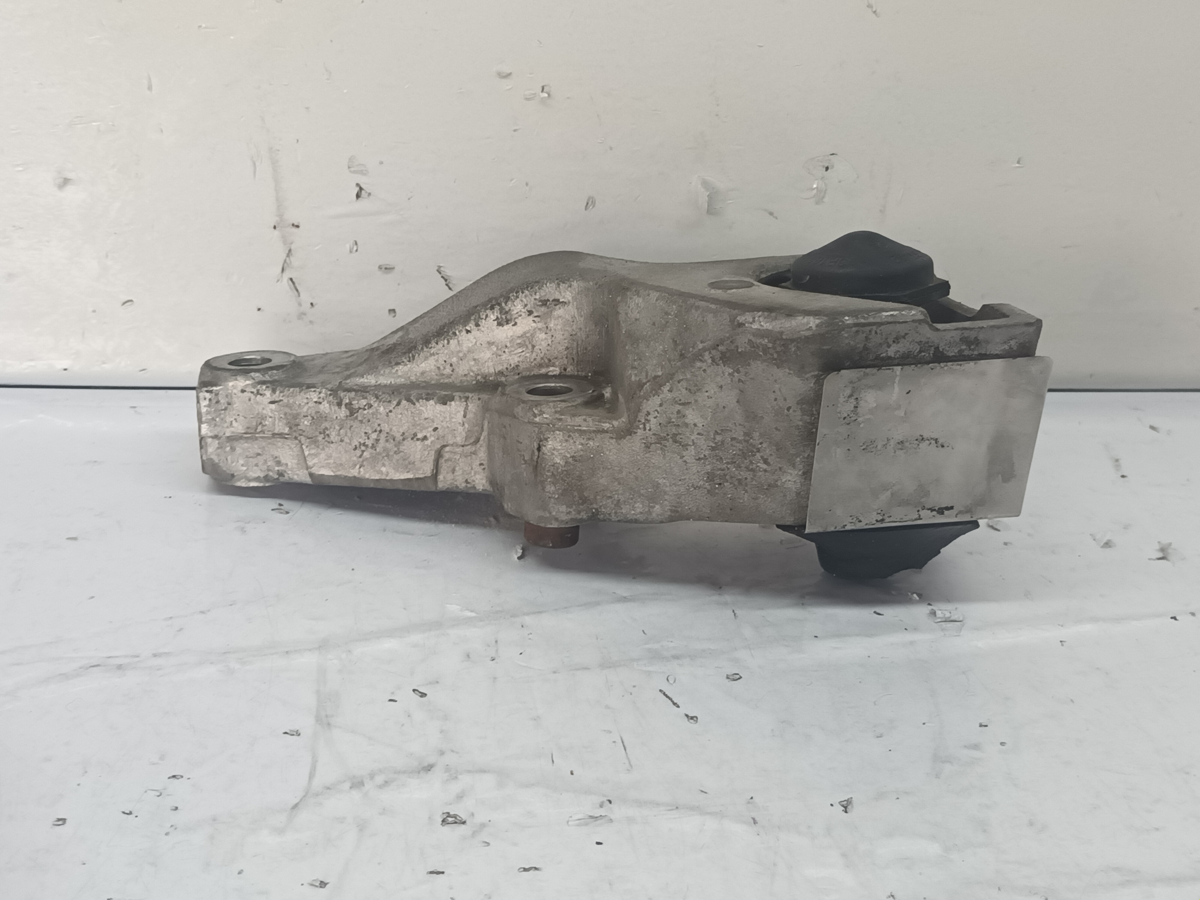 SOPORTE MOTOR IZQUIERDO BMW SERIE 3 BERLINA (E90) foto 2