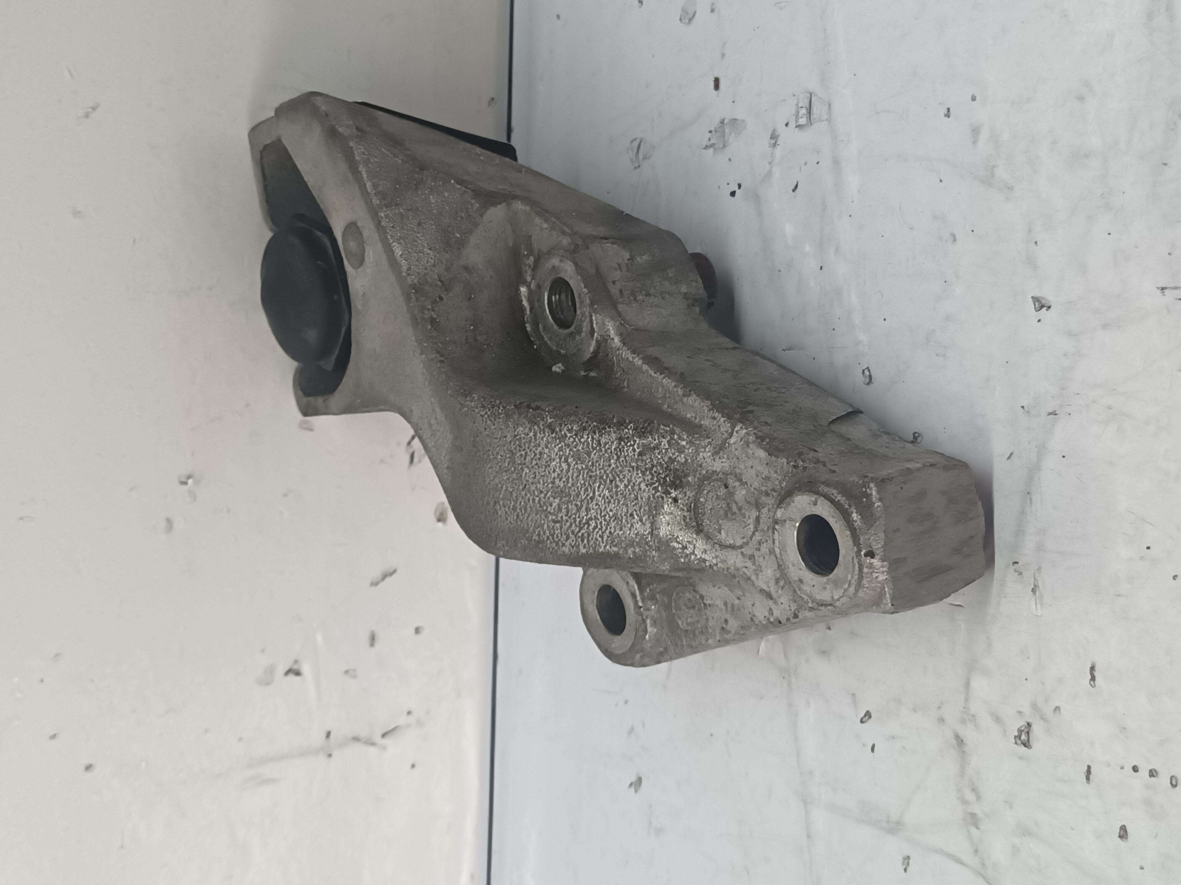 SOPORTE MOTOR IZQUIERDO