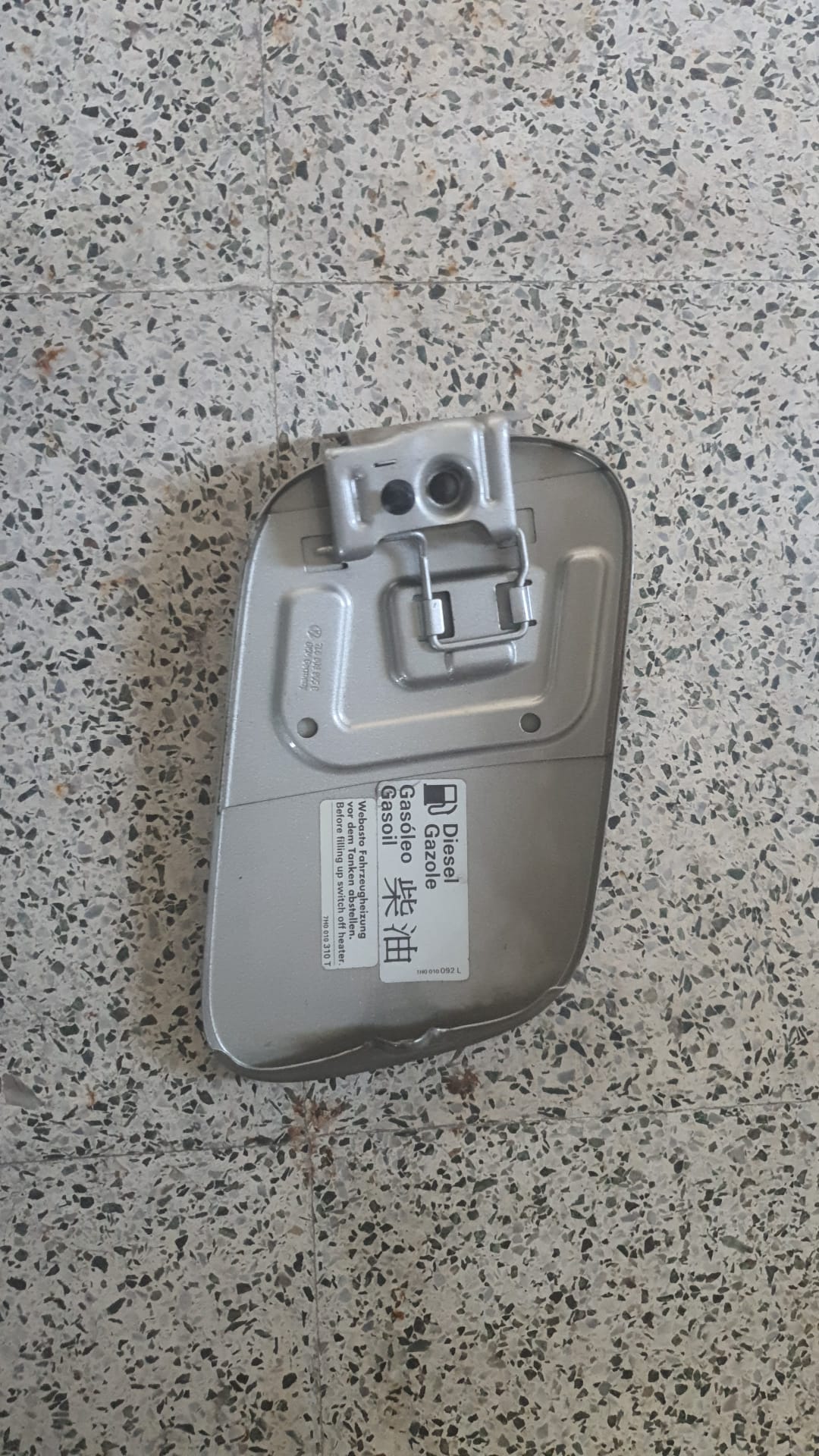 TAPA EXTERIOR COMBUSTIBLE VOLKSWAGEN TOUAREG (7L6) foto 2