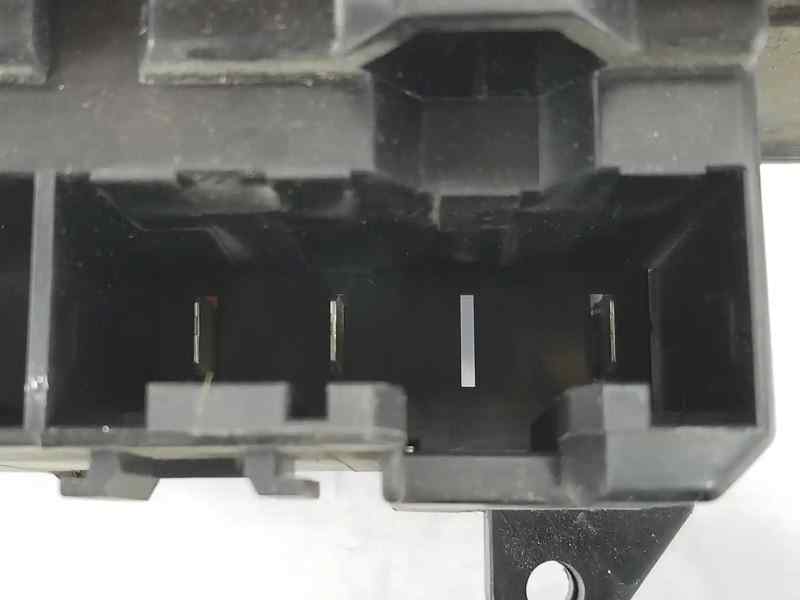 CAJA RELES FUSIBLES BMW SERIE 5 TOURING (E61) foto 4