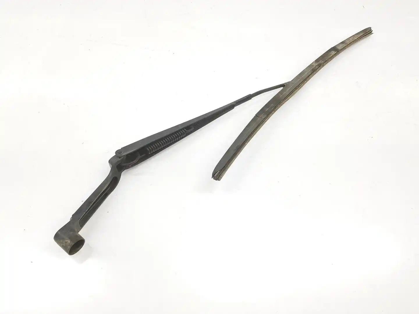 BRAZO LIMPIA DELANTERO IZQUIERDO