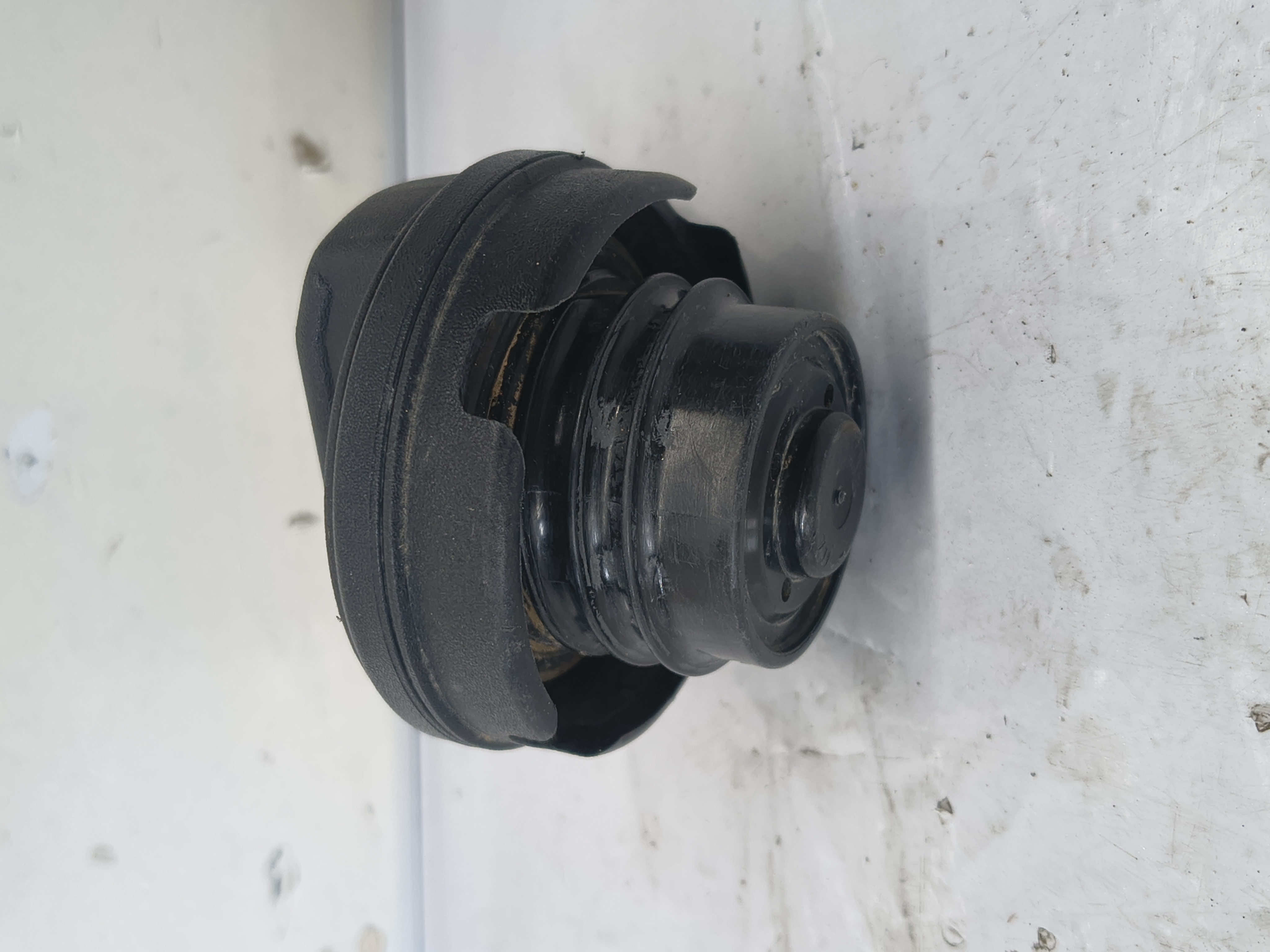 TAPON COMBUSTIBLE VOLKSWAGEN GOLF IV BERLINA (1J1) foto 2