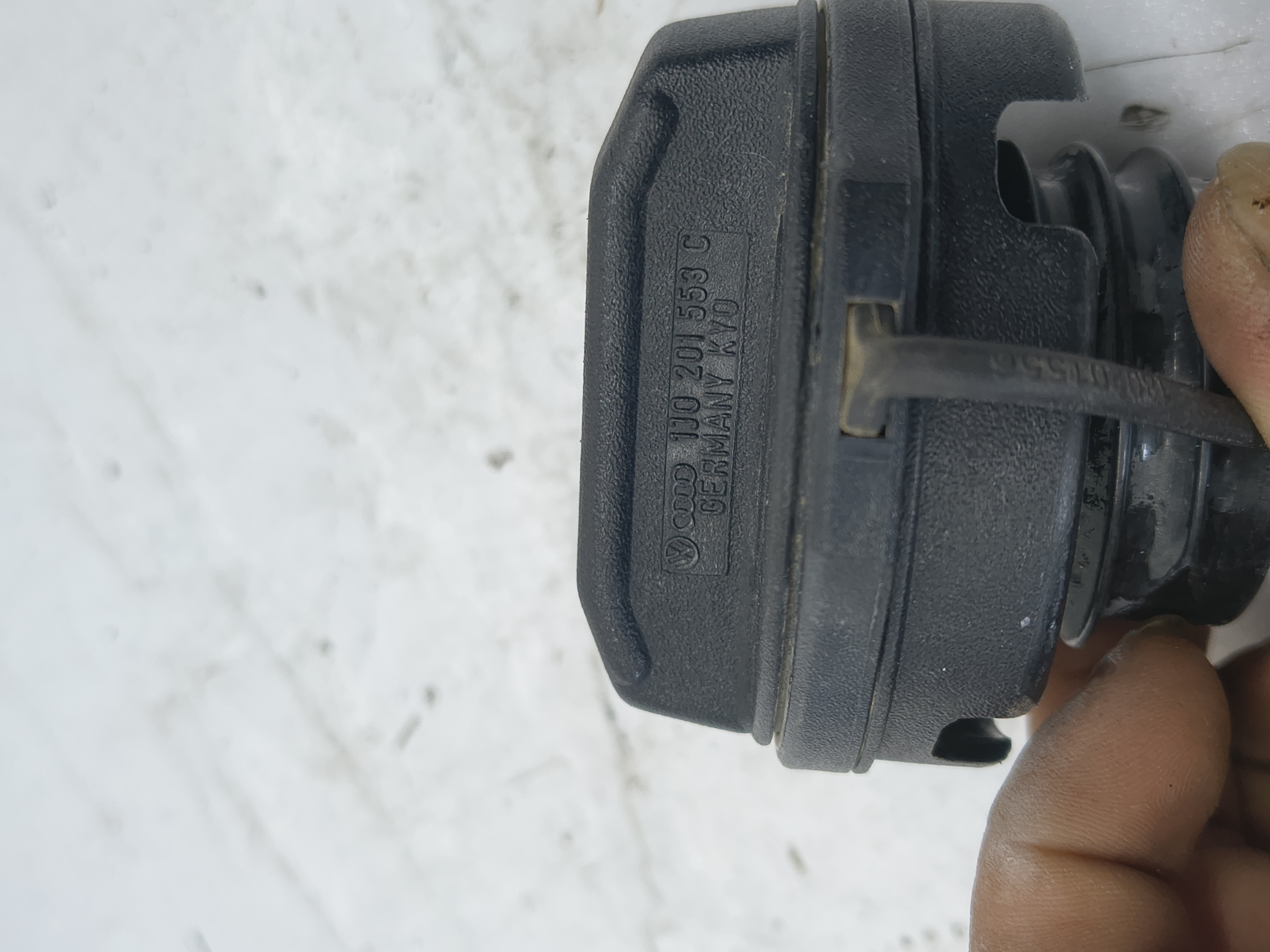 TAPON COMBUSTIBLE VOLKSWAGEN GOLF IV BERLINA (1J1) foto 4