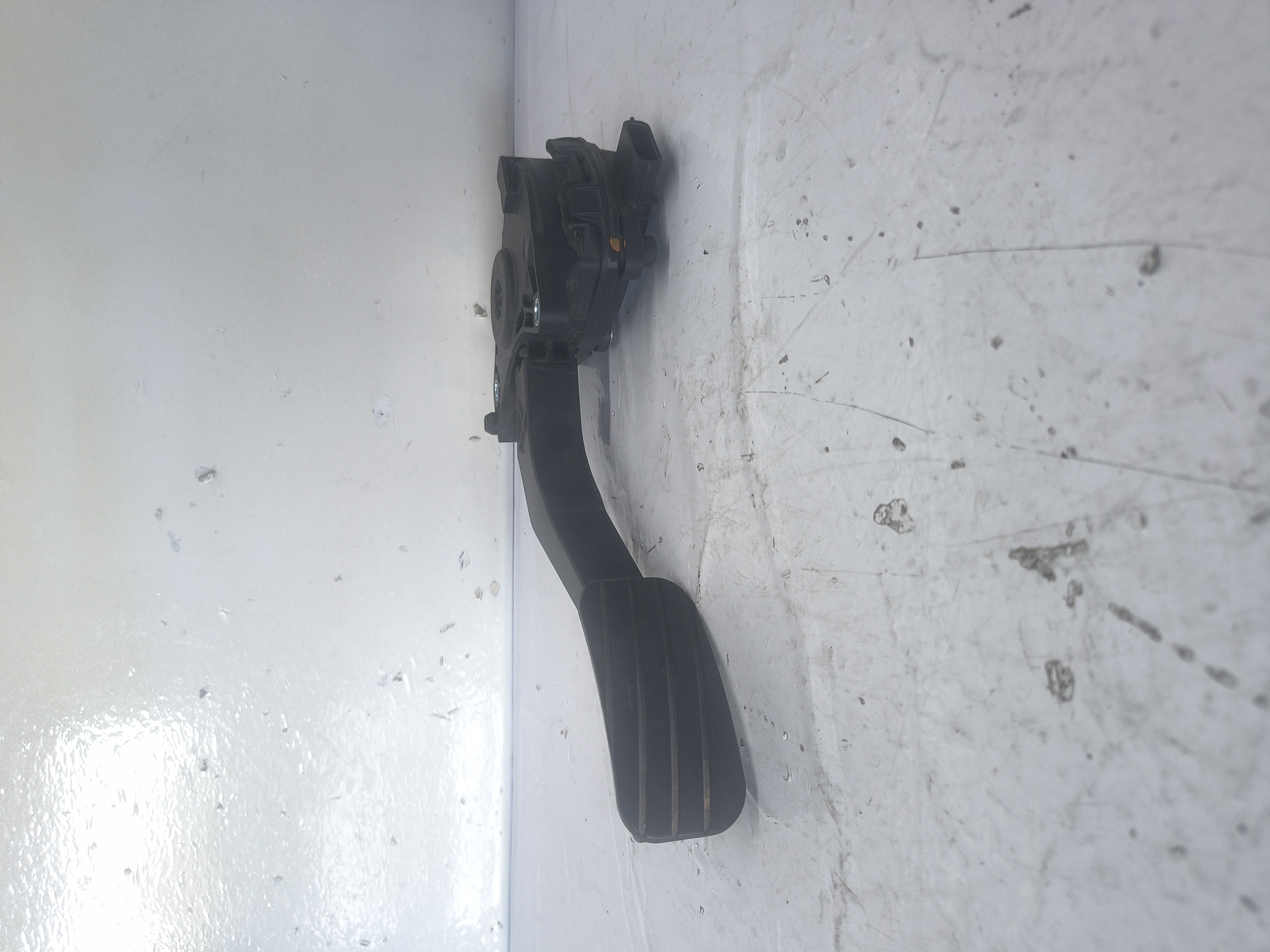 PEDAL ACELERADOR