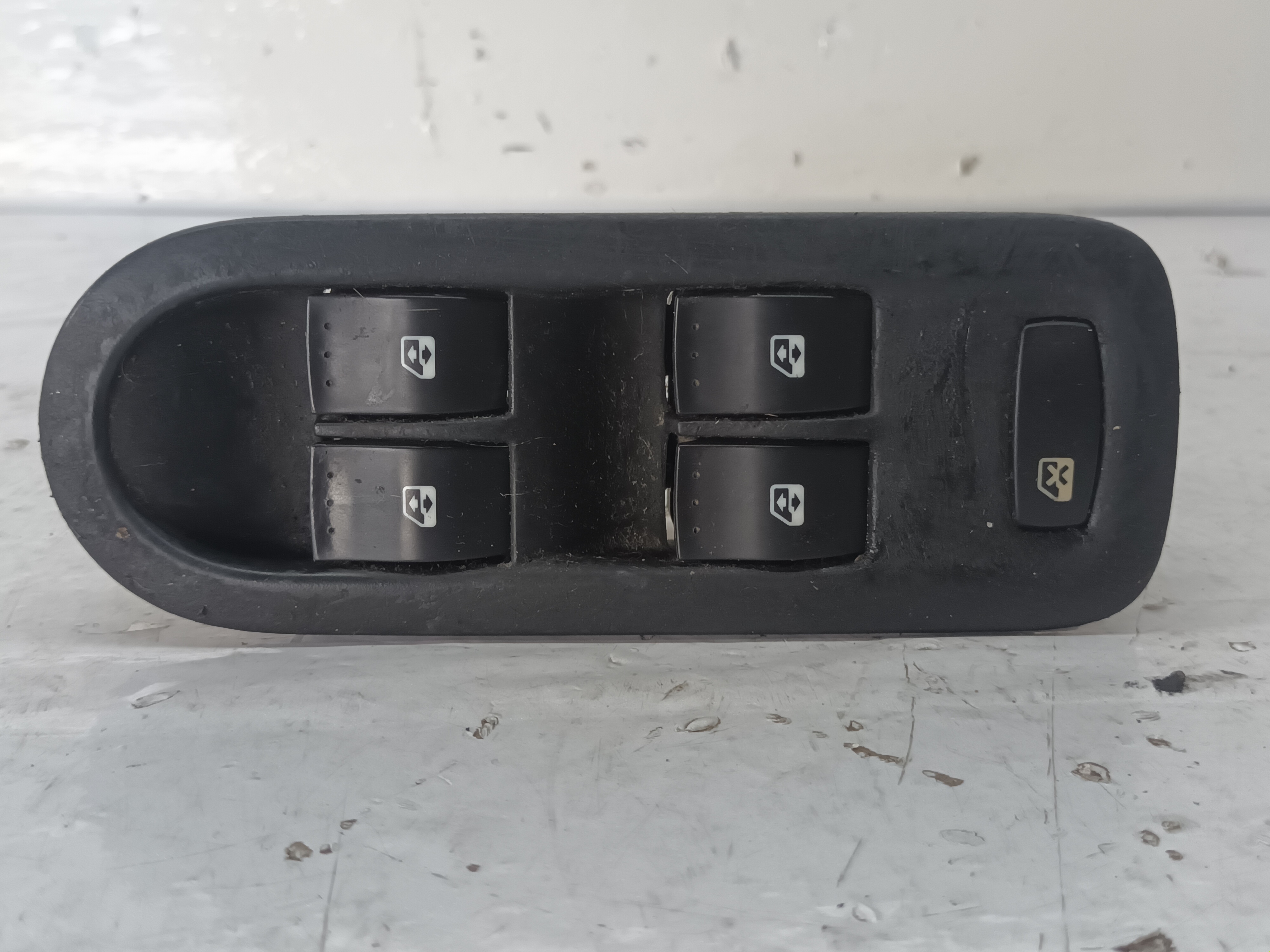 MANDO ELEVALUNAS DELANTERO IZQUIERDO RENAULT MEGANE II BERLINA 5P foto 2