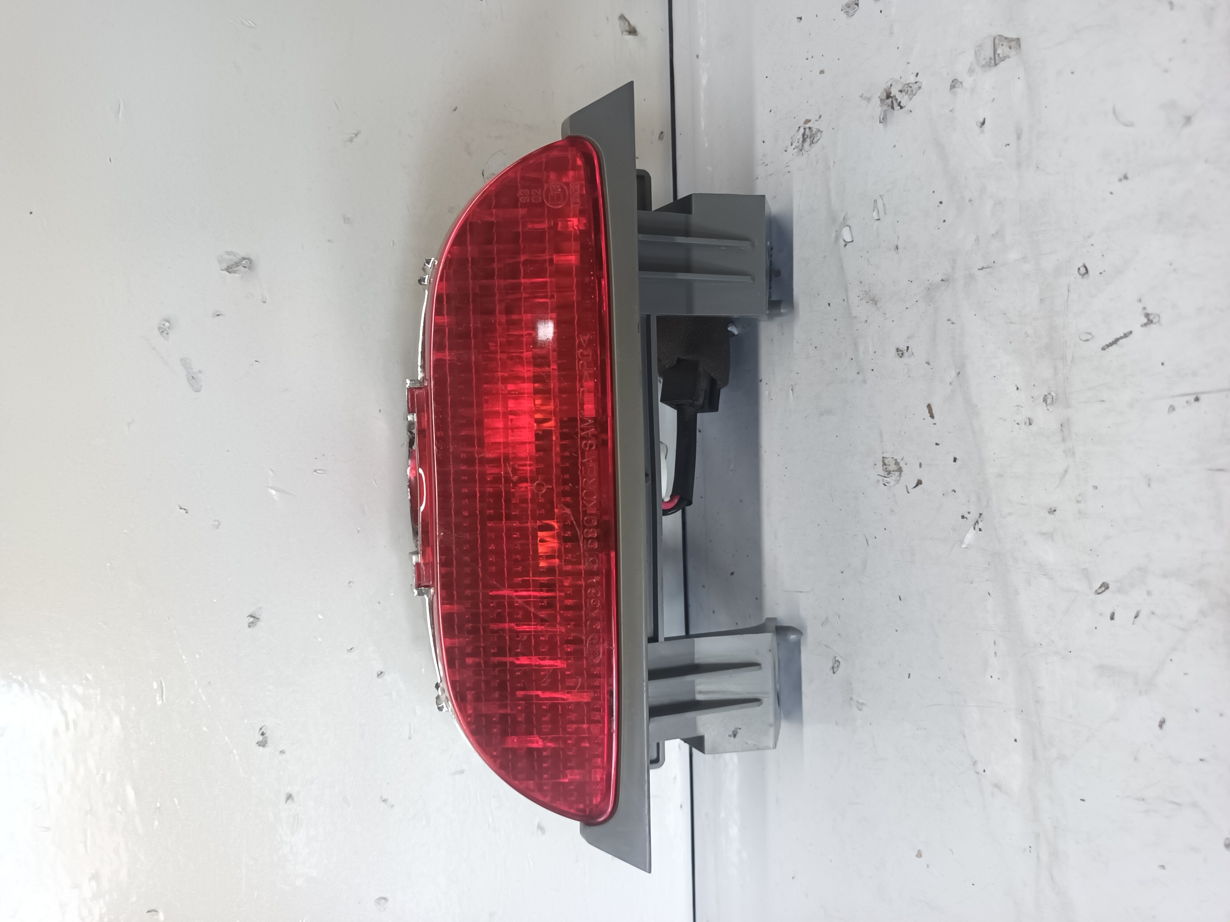 LUZ CENTRAL DE FRENO KIA CARNIVAL foto 2