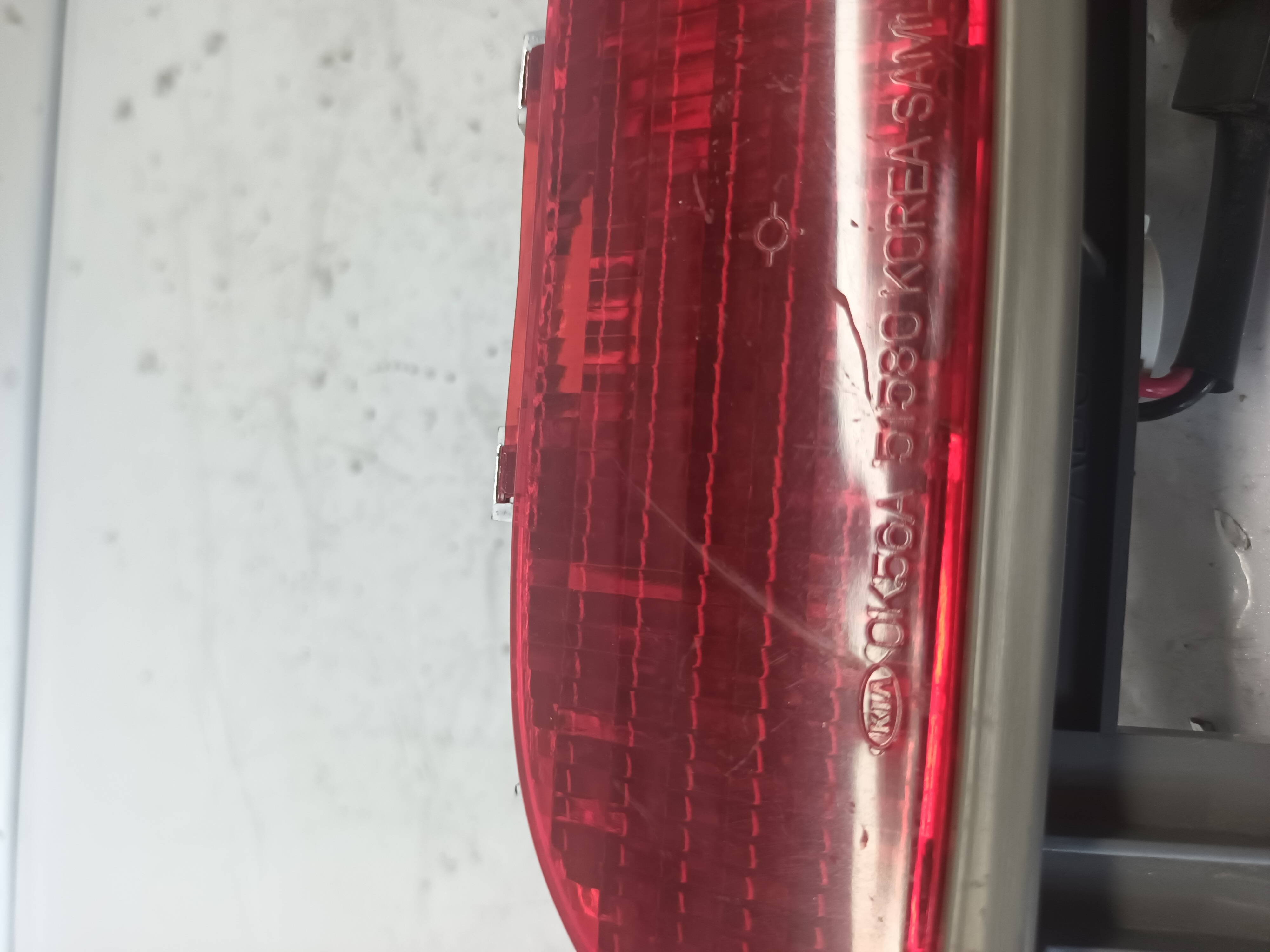 LUZ CENTRAL DE FRENO KIA CARNIVAL foto 4